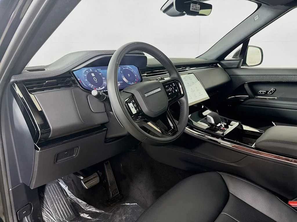 New 2026 Santorini Black Land Rover Dynamic SE image 9