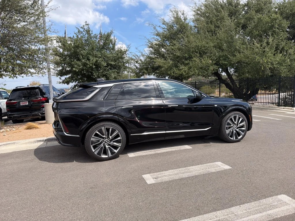 2027 Cadillac LYRIQ Signature Luxury - Photo 10