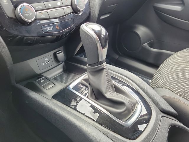 Used 2022 Red Nissan SV image 29