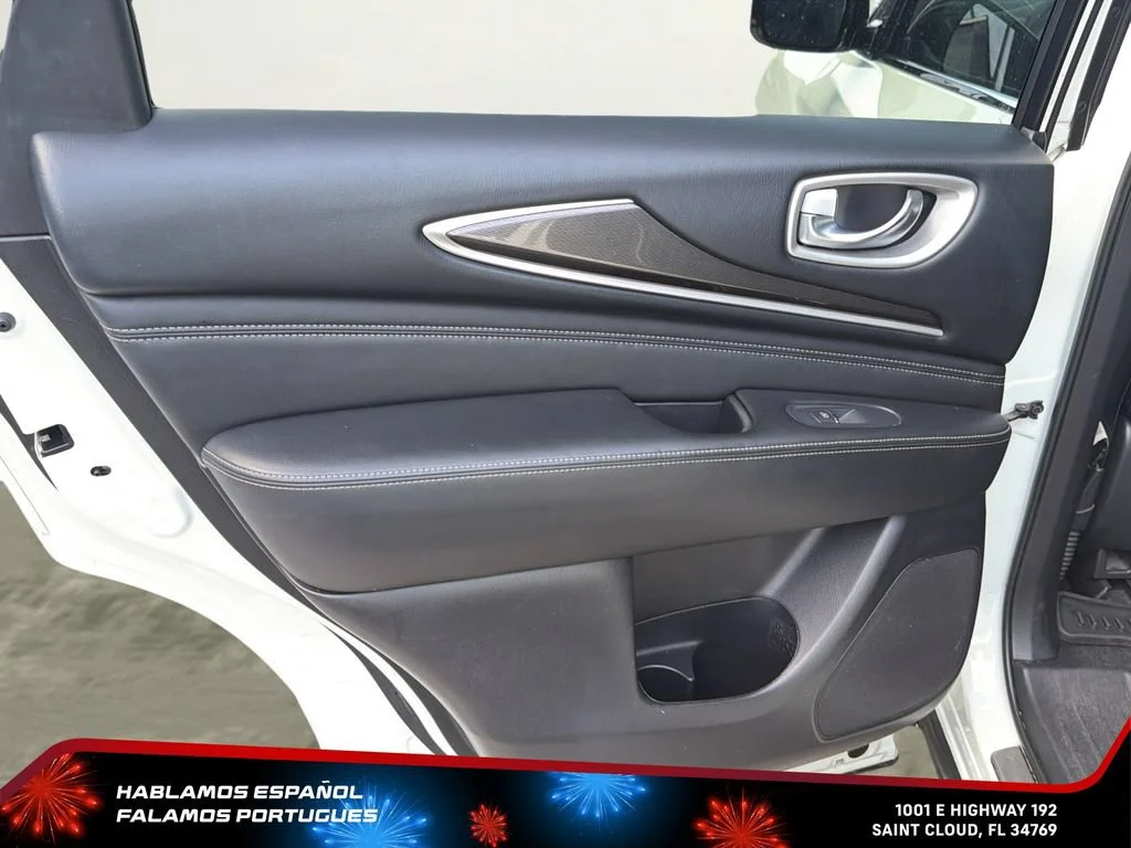 Used 2020 White INFINITI LUXE image 24