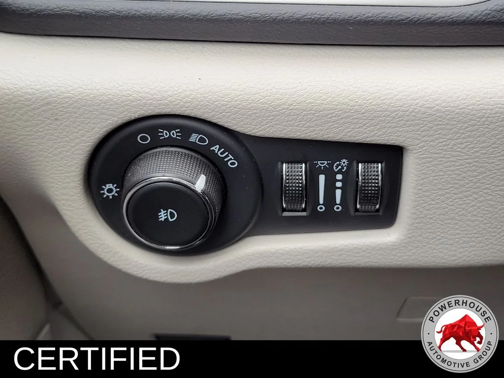 Used 2023 White Chrysler Touring L image 28