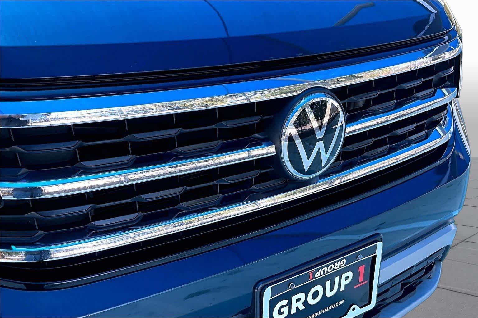 Used 2022 Tourmaline Blue Metallic Volkswagen 3.6L V6 SE w/Technology image 29