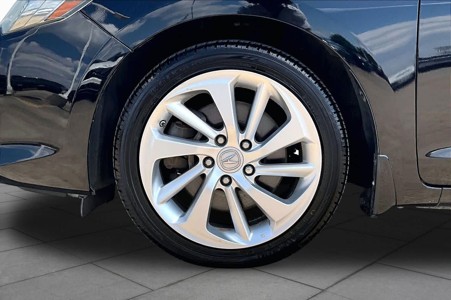 Used 2016 Crystal Black Pearl Acura w/Premium Pkg image 11