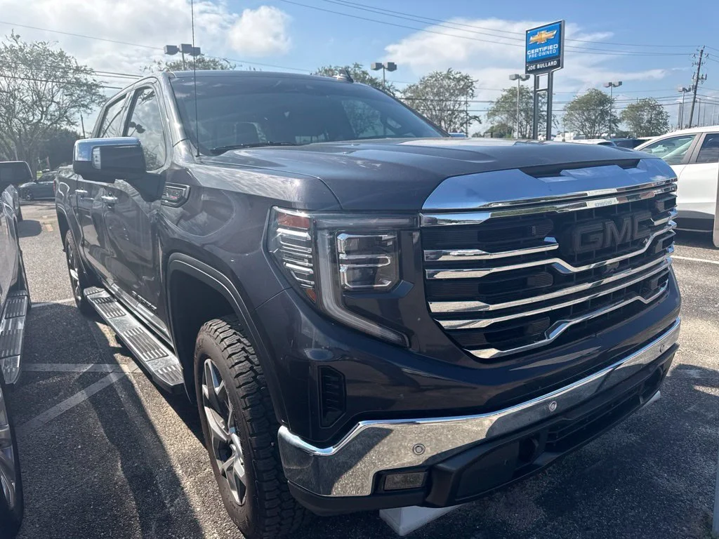 Used 2022 Silver GMC SLT image 3