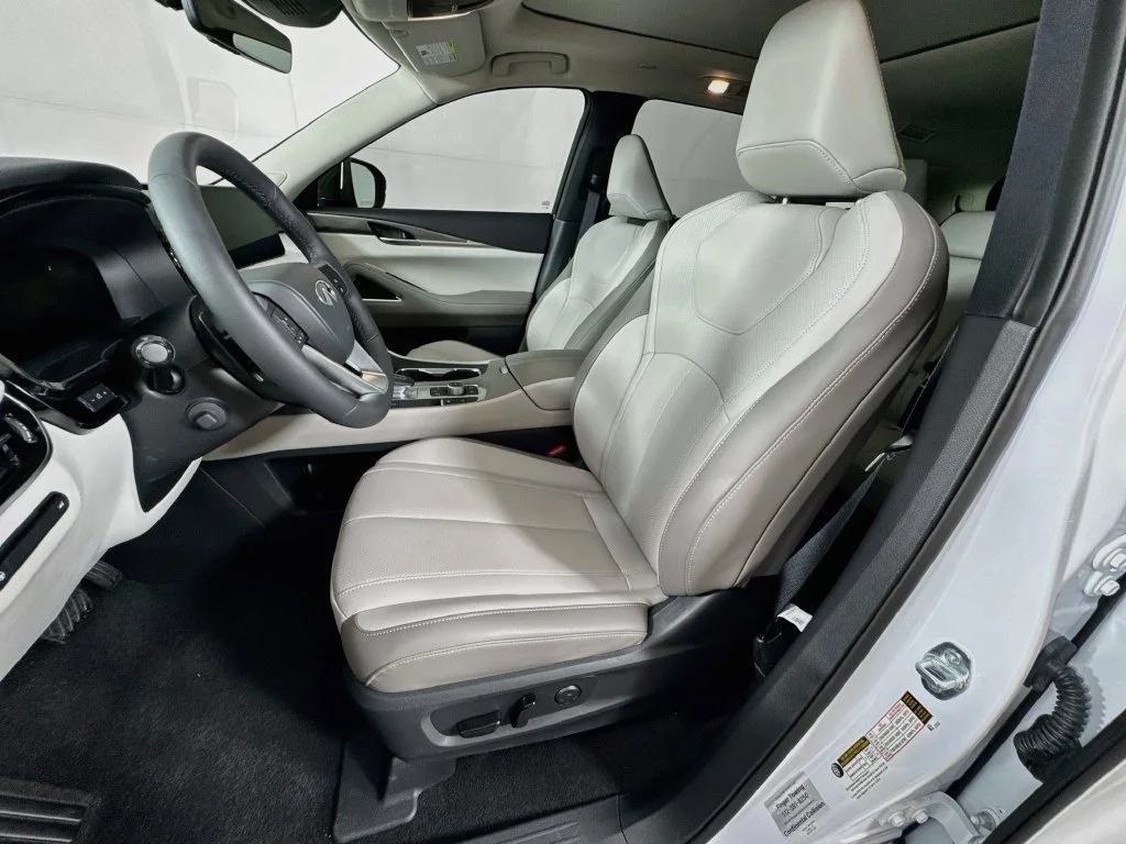 Certified Used 2027 White INFINITI LUXE image 28
