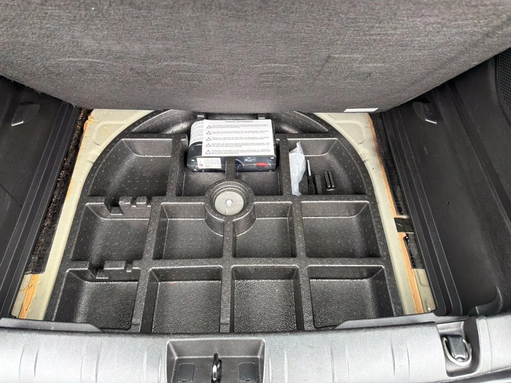 Used 2015 Black Jeep Limited image 34