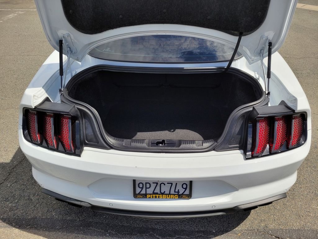 Used 2021 White Ford EcoBoost image 10