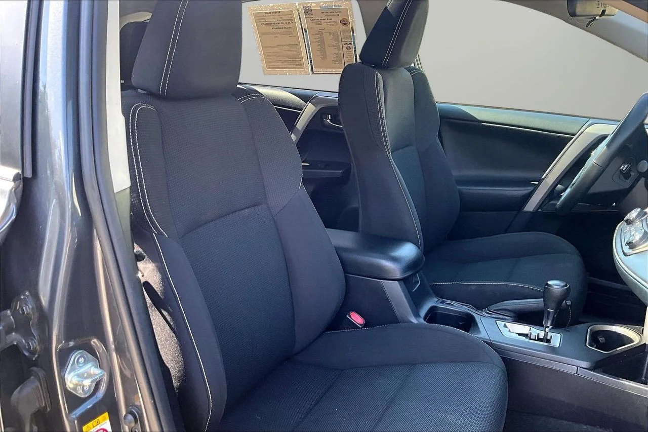 Used 2018 Gray Toyota XLE image 22