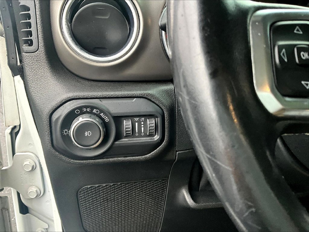 Used 2019 White Jeep Unlimited Rubicon image 18