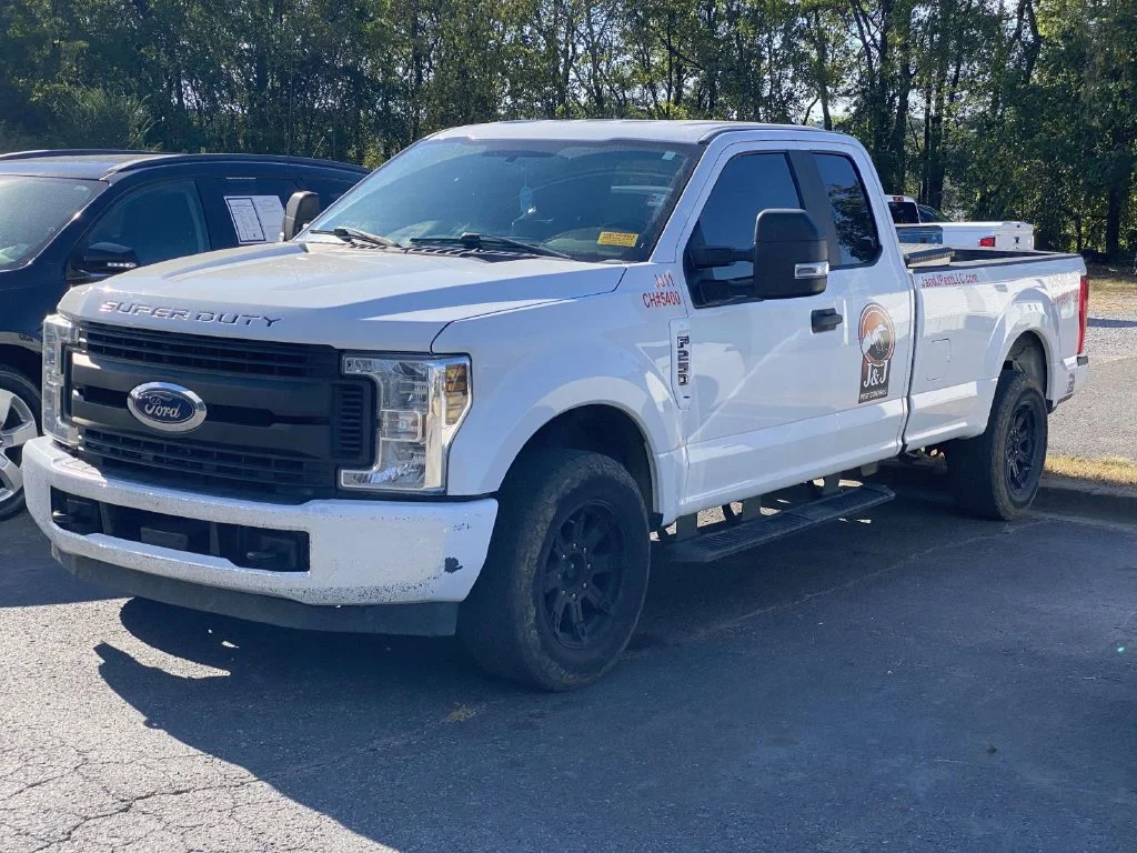 Used 2018 White Ford XL image 2