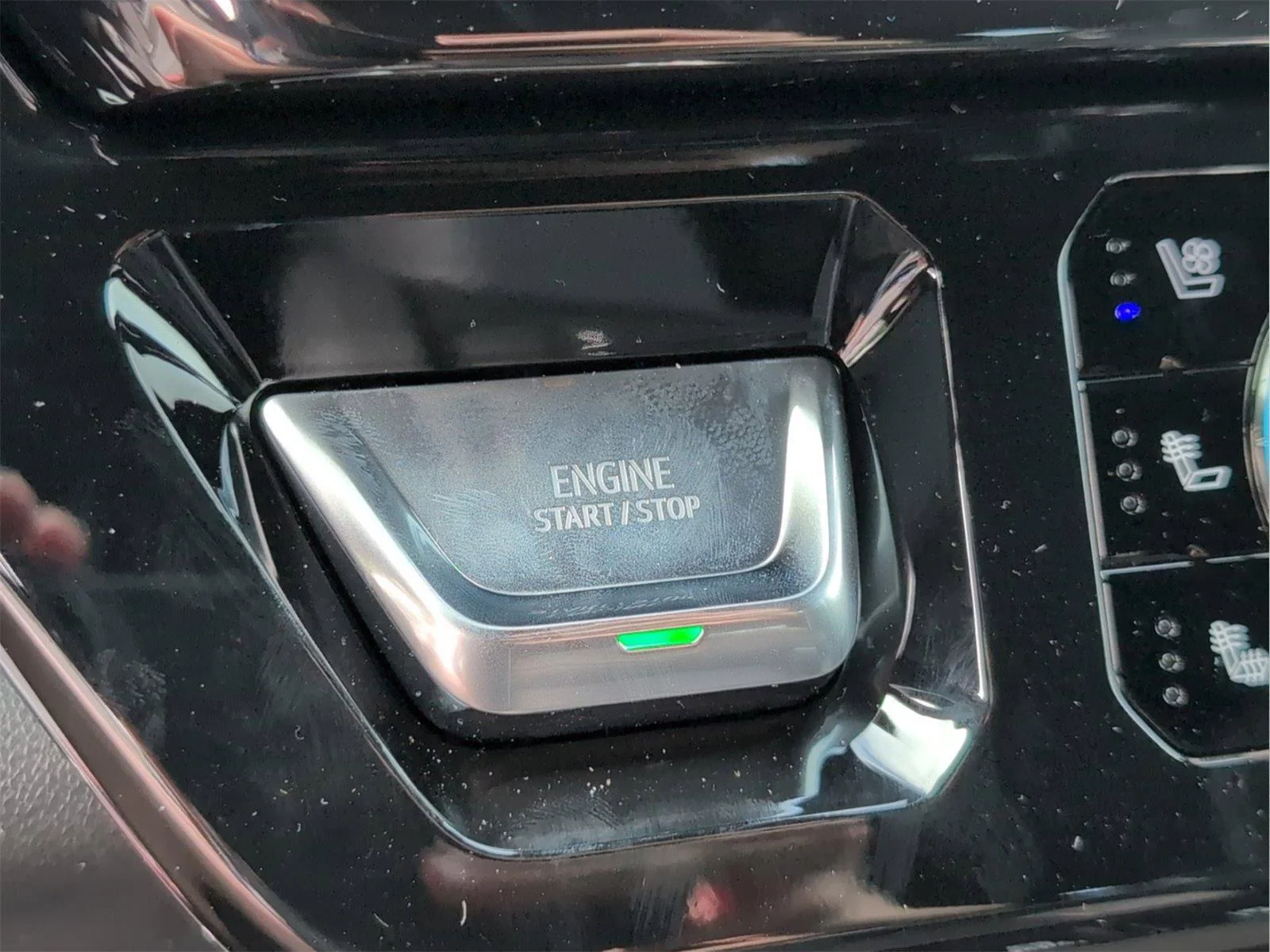 New 2026 Sterling Metallic GMC AT4X image 21