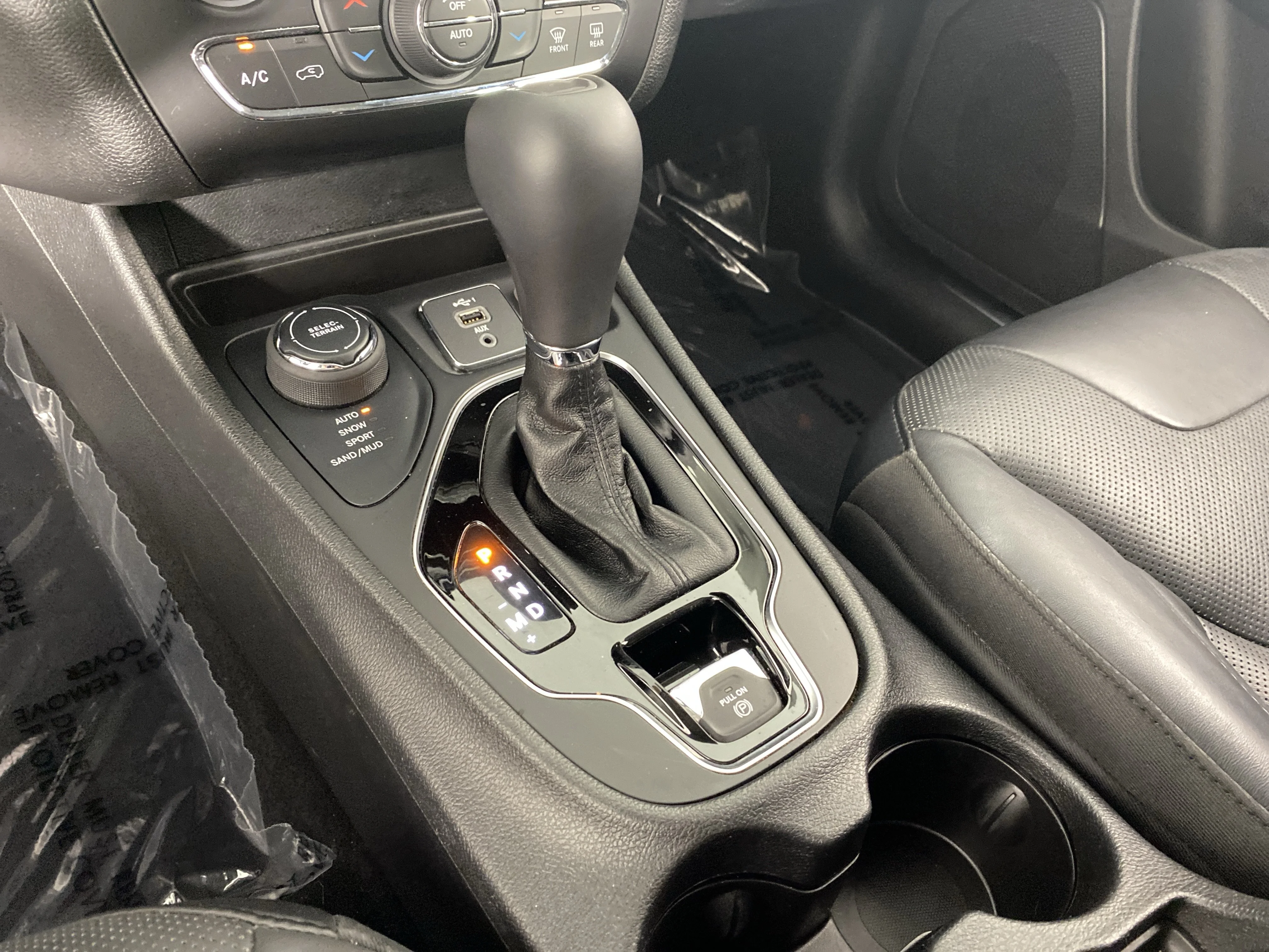 Used 2020 Bright White Clearcoat Jeep Limited image 29