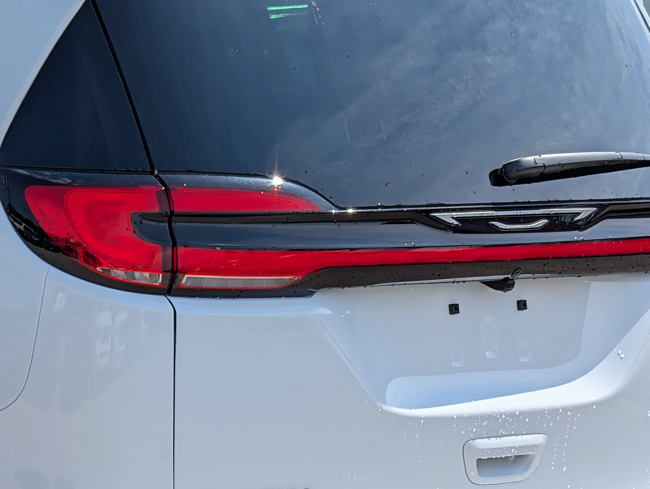 New 2027 White Chrysler Select - - AWD - Adaptive Cruise Control - Blind Spot Monitor & More! image 11