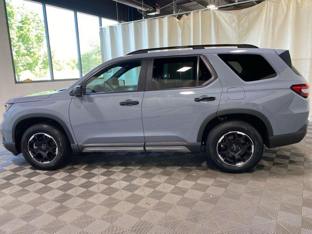 Used 2025 Lunar Silver Metallic Honda TrailSport image 7