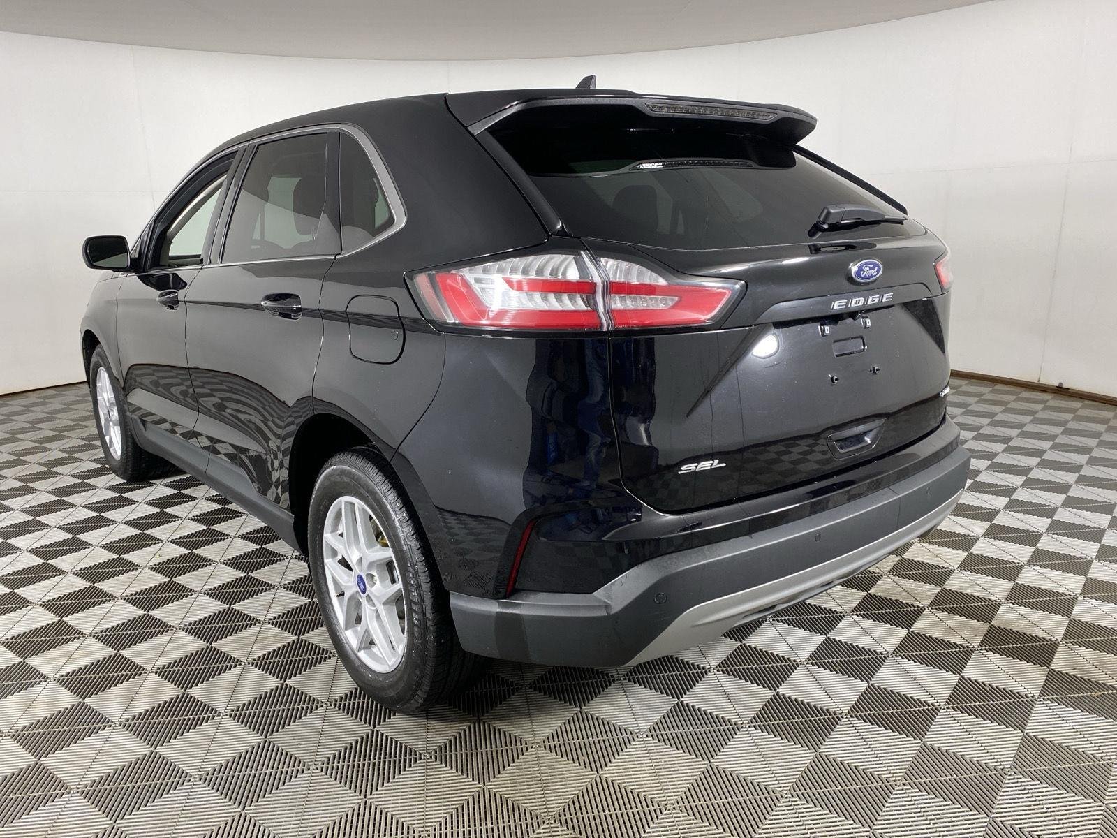 Used 2022 Agate Black Ford SEL image 8