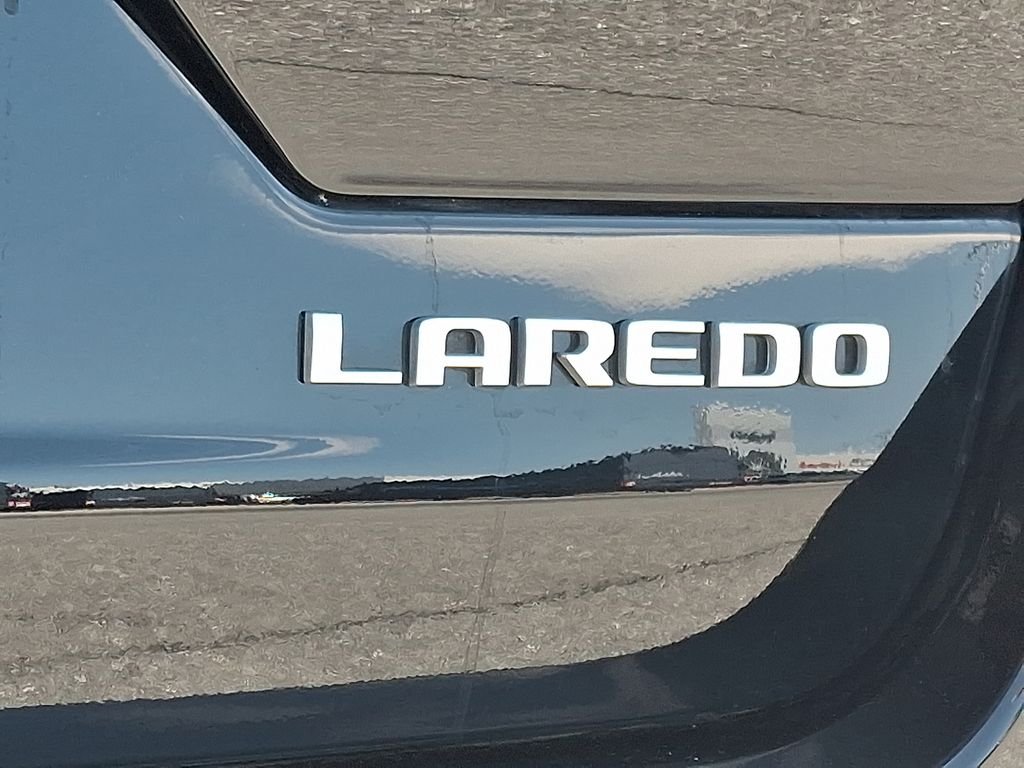 Used 2025 Black Jeep Laredo image 30