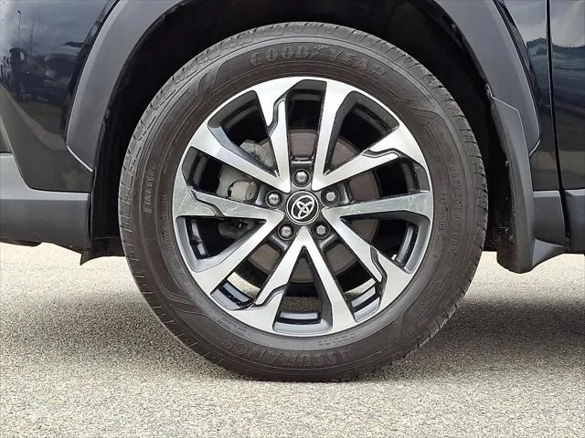 2022 Toyota Corolla Cross XLE - Photo 11