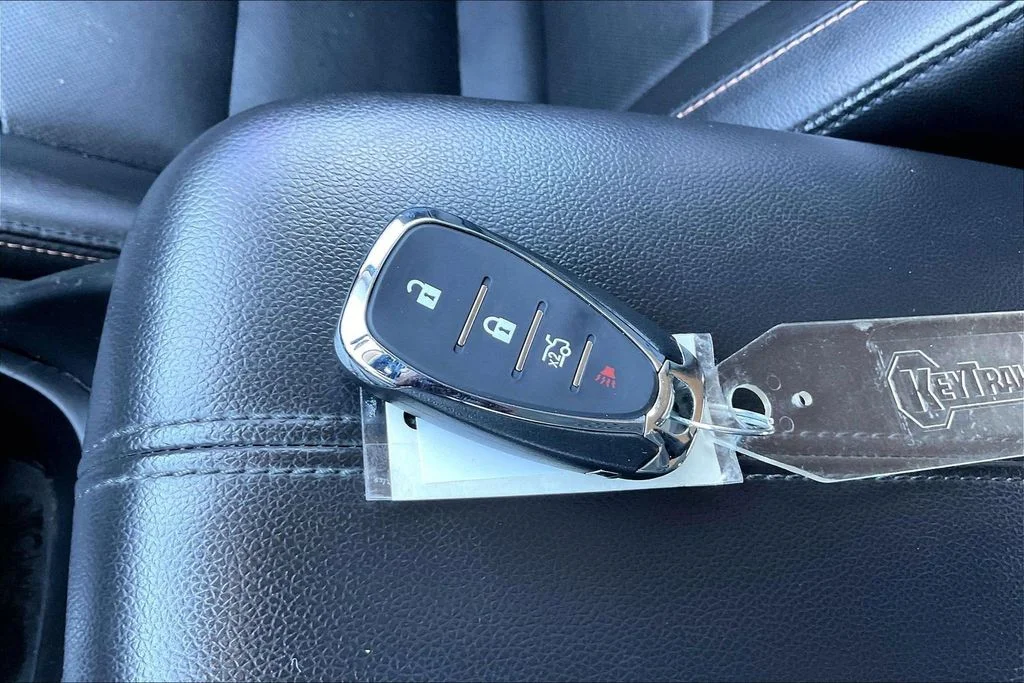 Used 2018 Beige Chevrolet Premier image 36