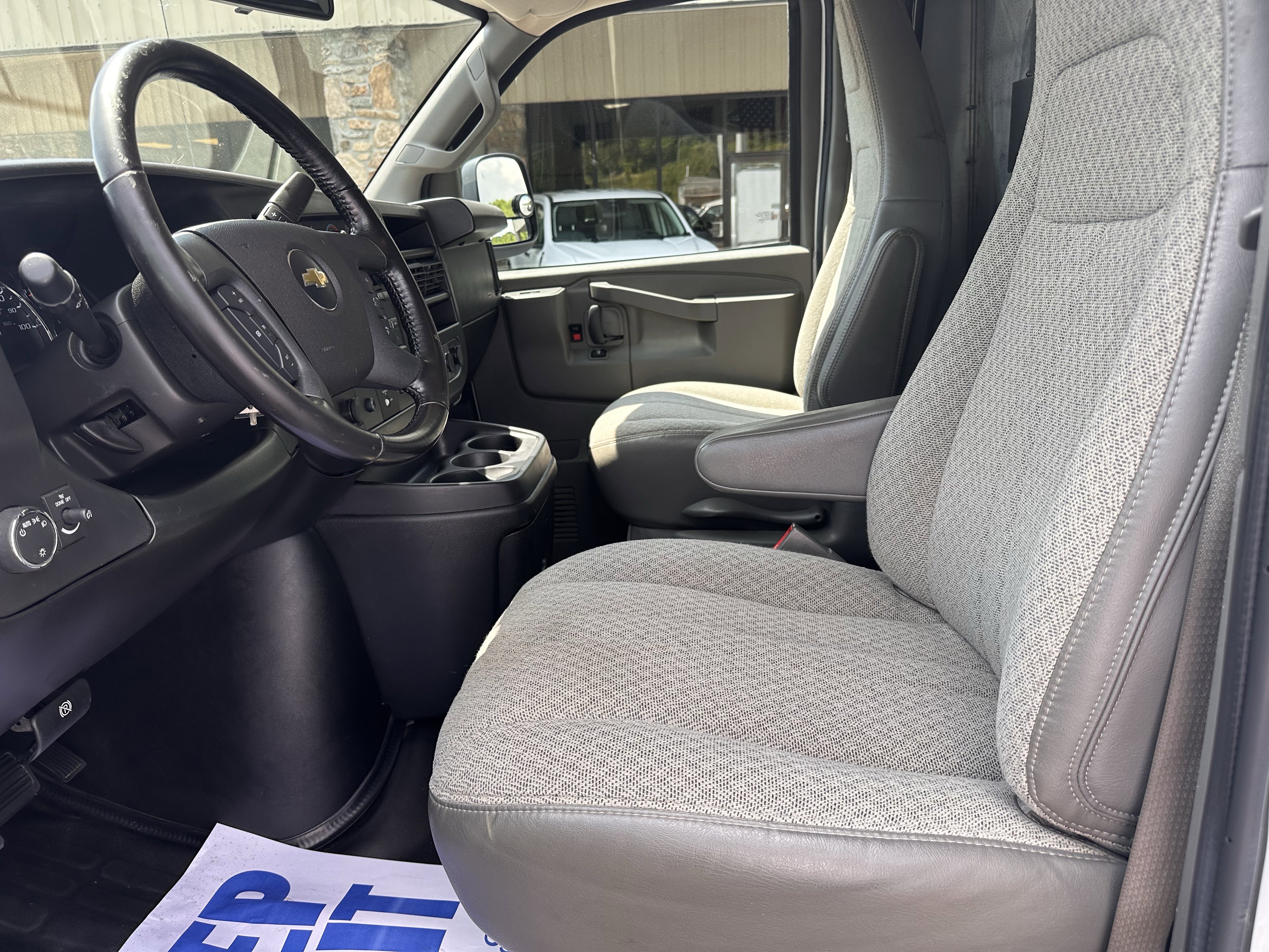 Certified Used 2022 Summit White Chevrolet 12ft Box Van image 8