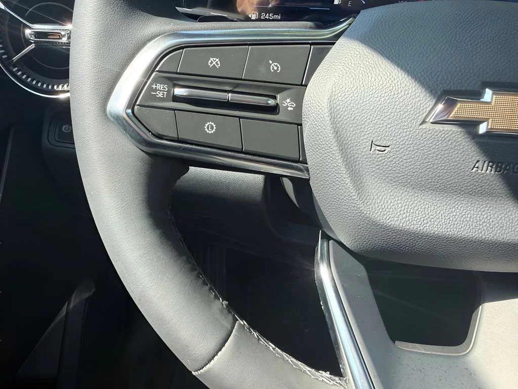 New 2027 White Chevrolet LT image 14