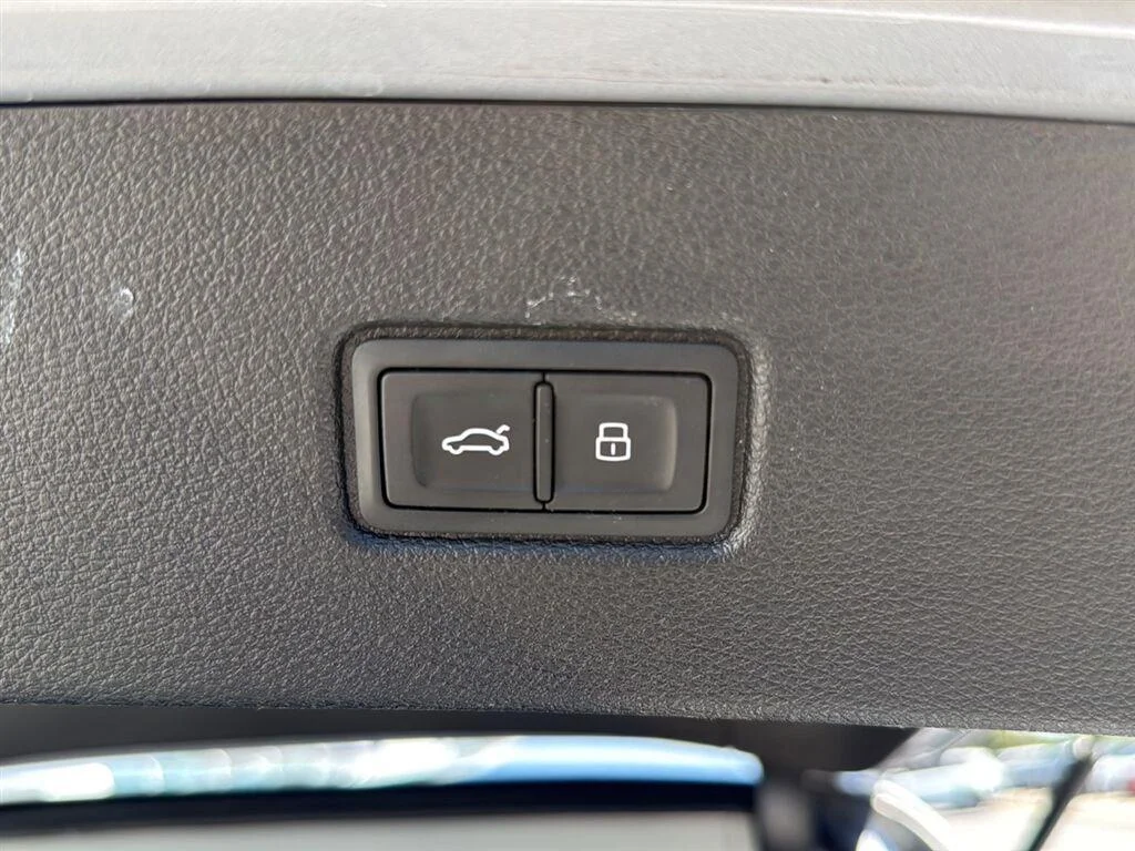 Used 2017 Florett Silver Metallic Audi Premium Plus image 24