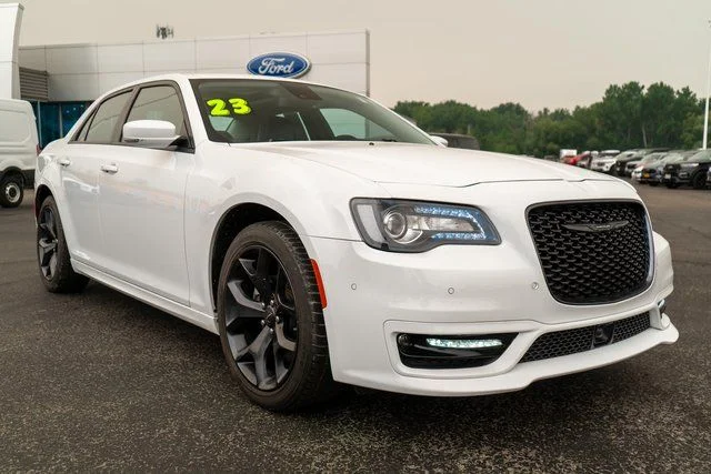 Used 2023 White Chrysler Touring image 4