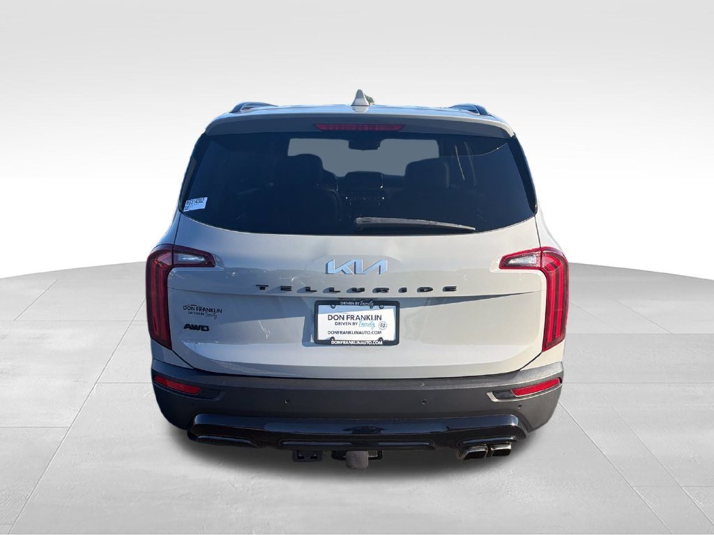 Used 2022 Gray Kia EX image 4