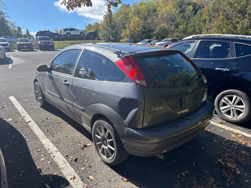 Used 2004  Ford ZX3 image 3