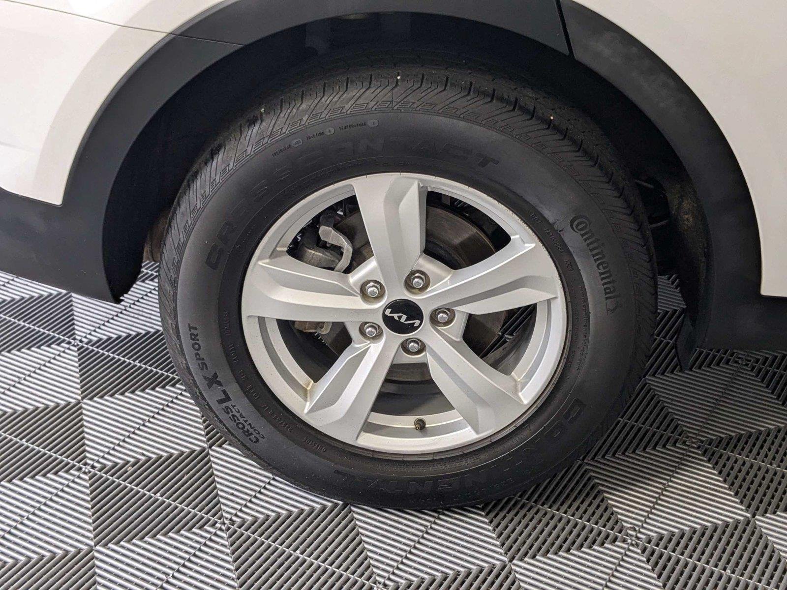 Used 2023 Glacial White Pearl Kia LX image 9
