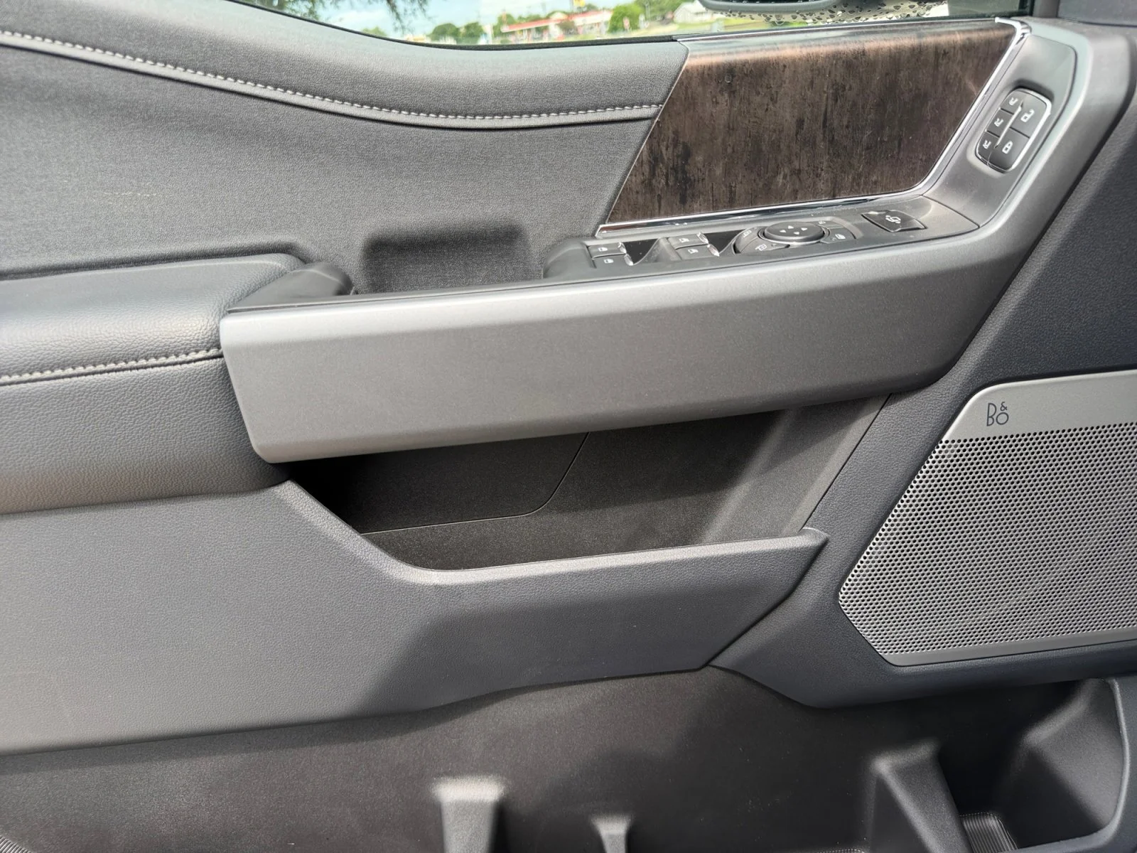 New 2026 Glacier Gray Metallic Tri-Coat Ford LARIAT image 17
