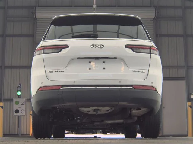 Used 2023 White Jeep Limited image 7
