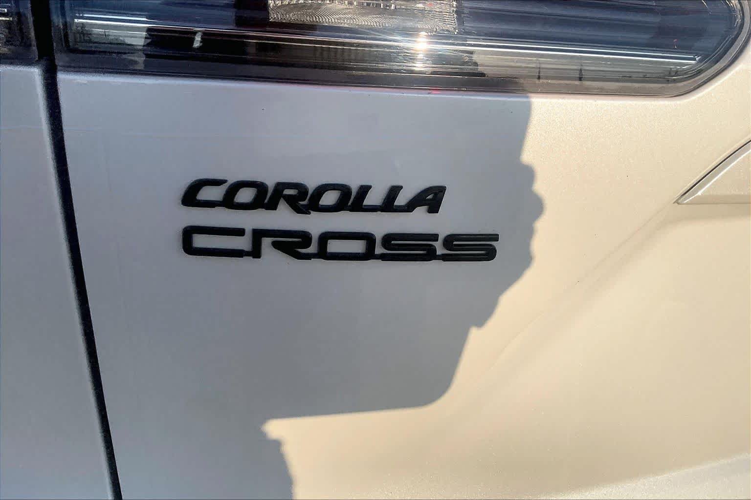 Used 2025 Wind Chill Pearl Toyota Hybrid XSE image 31
