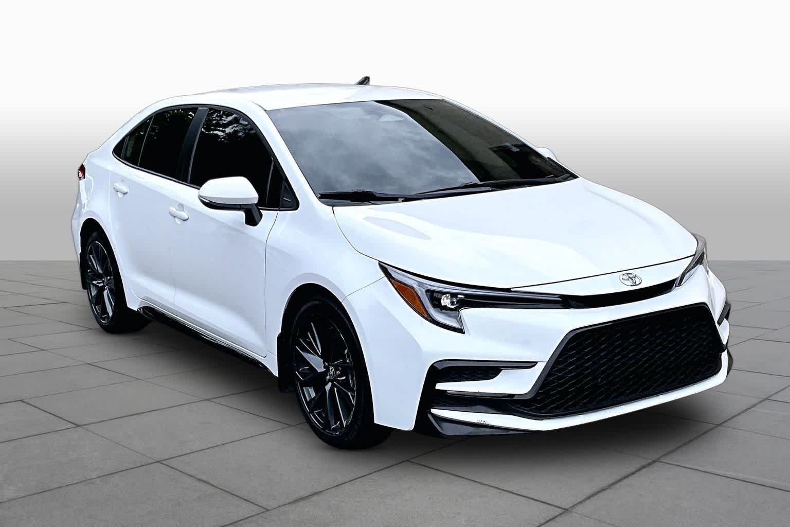 Used 2026 Ice Cap Toyota SE image 3