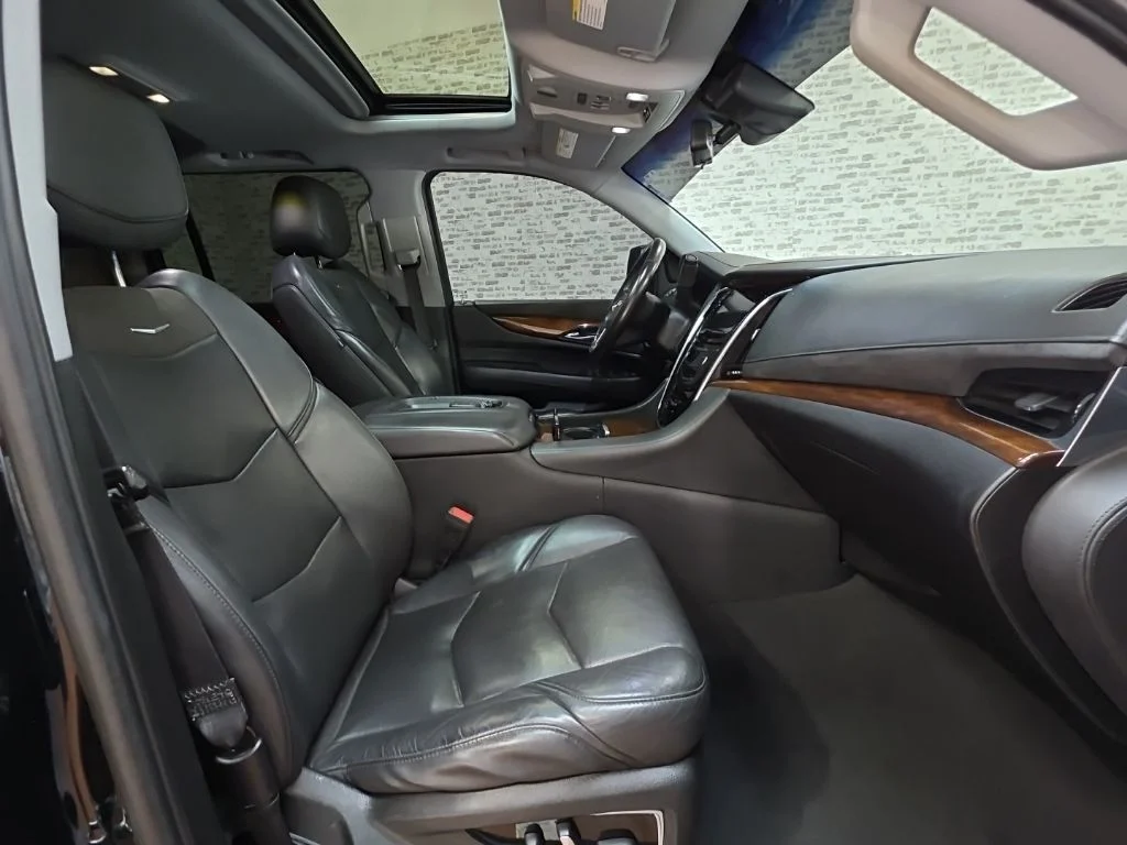 Used 2020 Black Raven Cadillac Luxury image 8