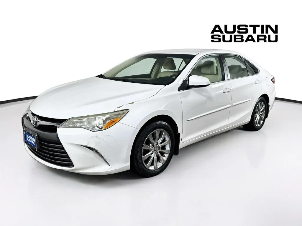 Used 2015 White Toyota XLE image 3