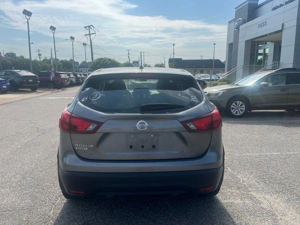 Used 2019 Gray Nissan S image 5