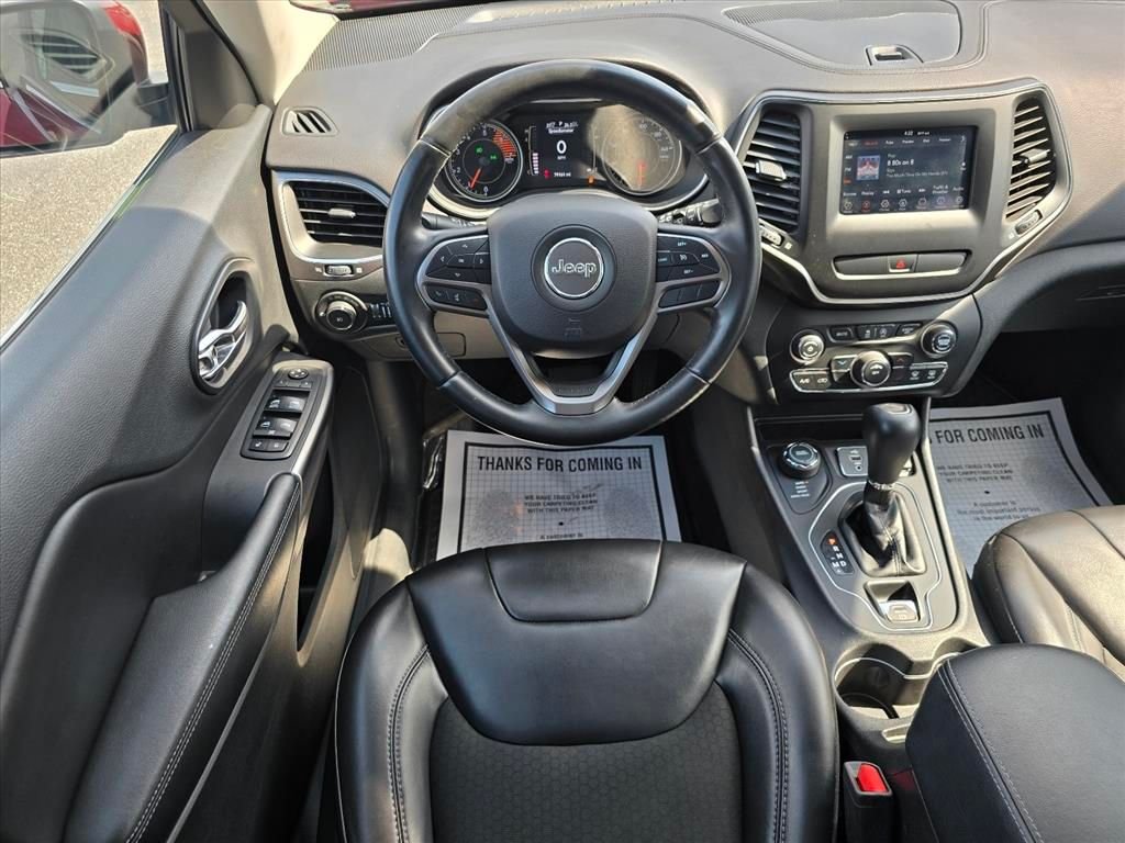 Used 2019 Red Jeep Latitude Plus image 3