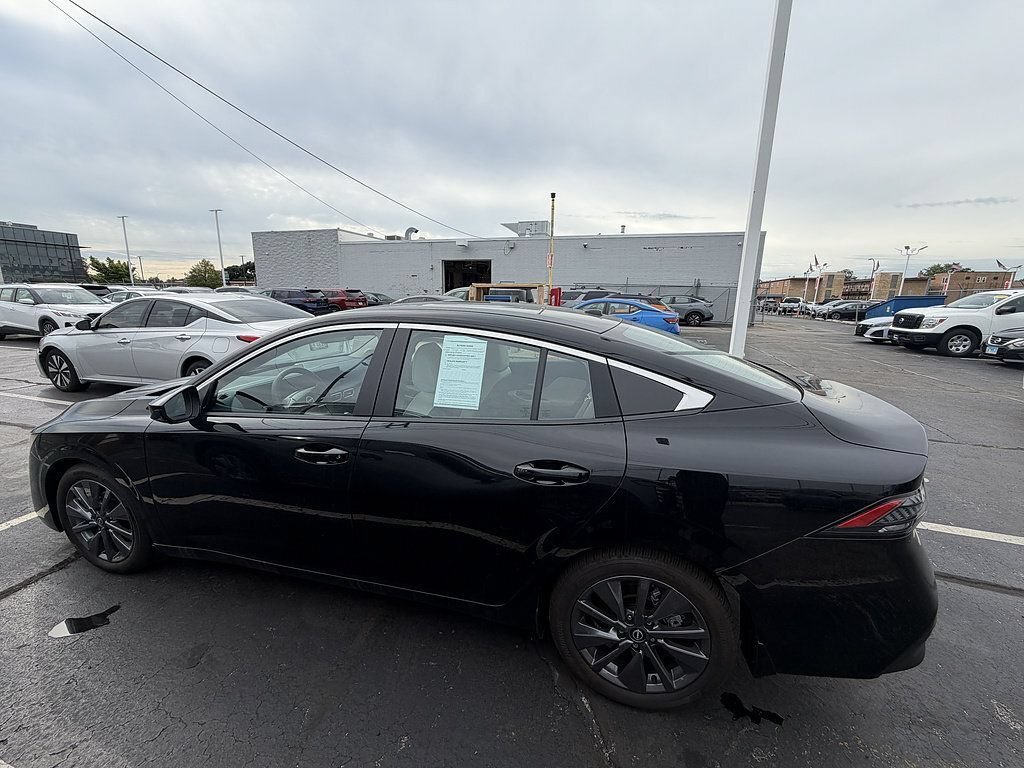 Used 2026 Super Black Nissan SL image 93