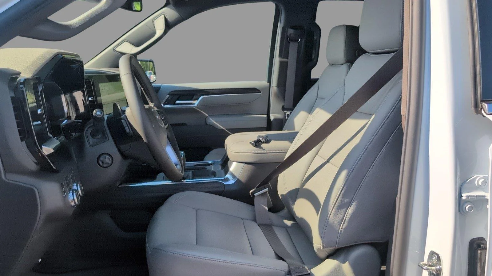 New 2026 Glacier White Tricoat GMC SLT image 18