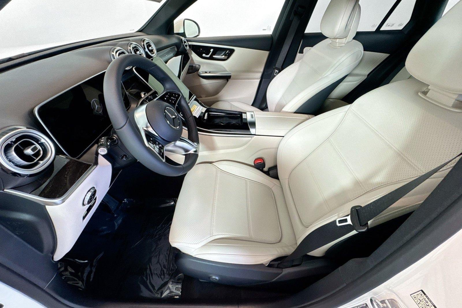 New 2026 Polar White Mercedes-Benz GLC 300 image 18