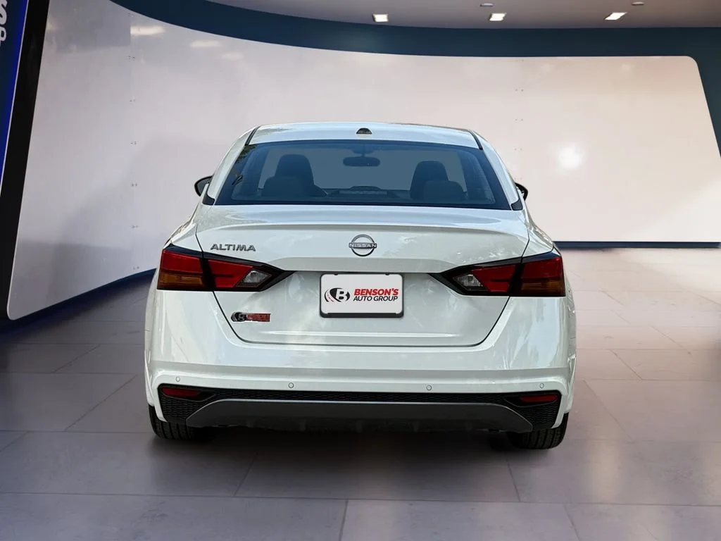 New 2026 White Nissan 2.5 SV image 4