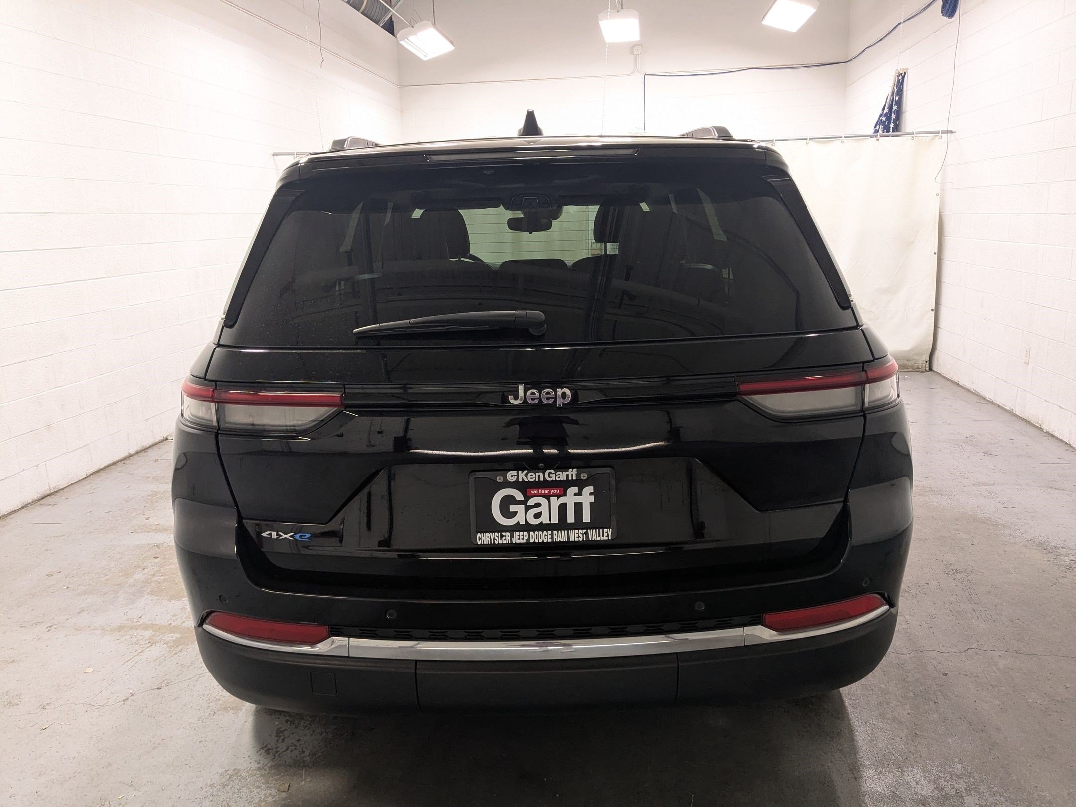 Used 2022 Diamond Black Crystal Pearlcoat Jeep 4xe image 5