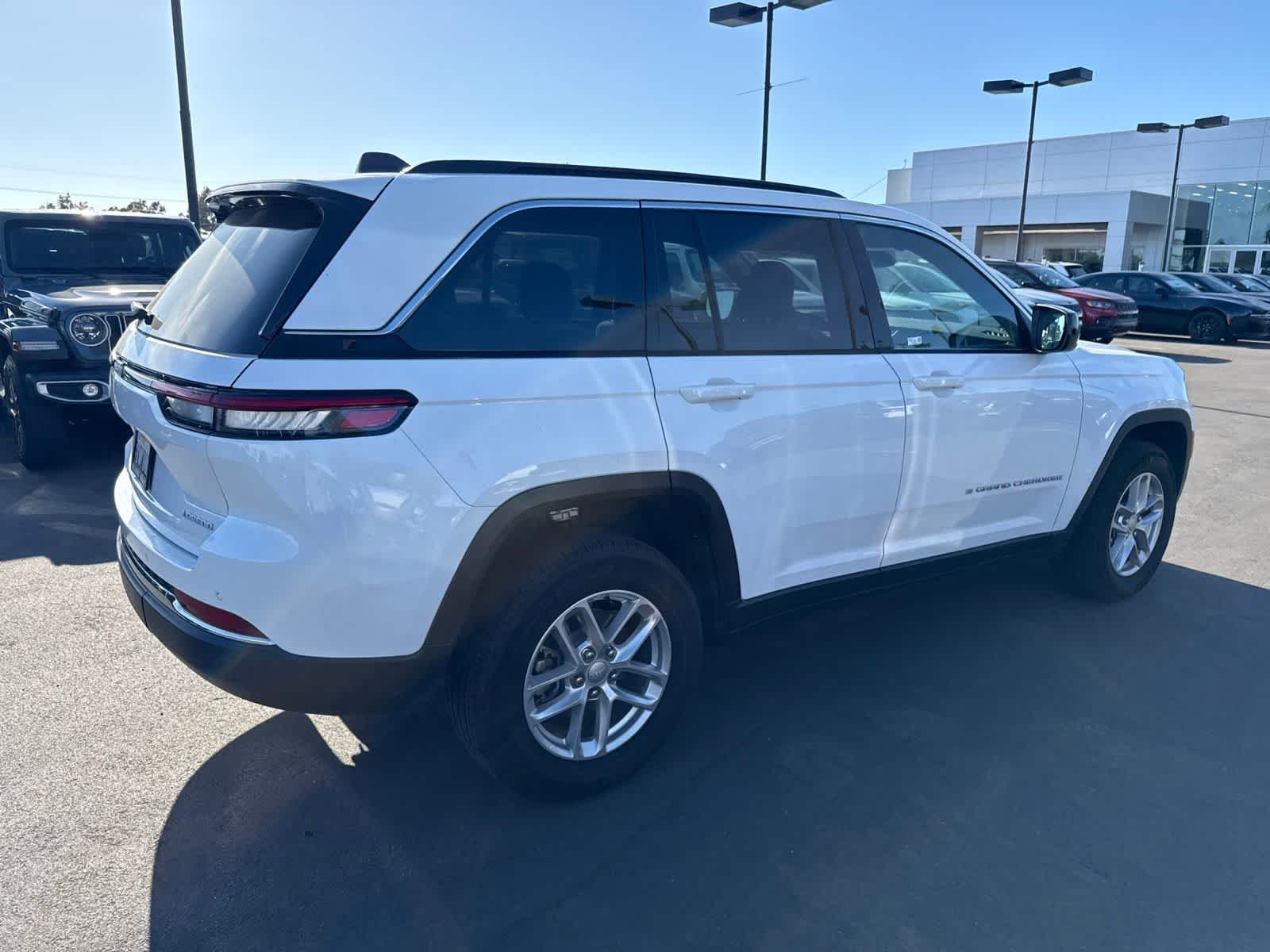 Used 2025 Bright White Clearcoat Jeep Laredo X image 12