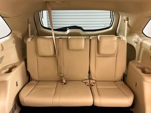 Used 2017 White Toyota XLE image 25