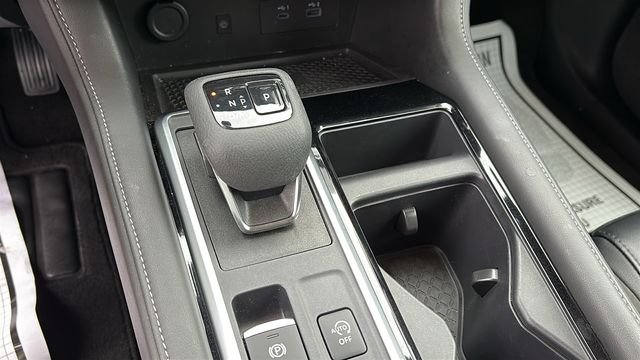 Used 2024 Black Nissan SL image 18