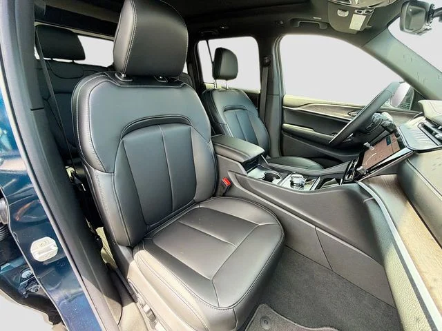 New 2026 Fathom Blue Pearl-Coat Exterior Paint Jeep Limited image 28
