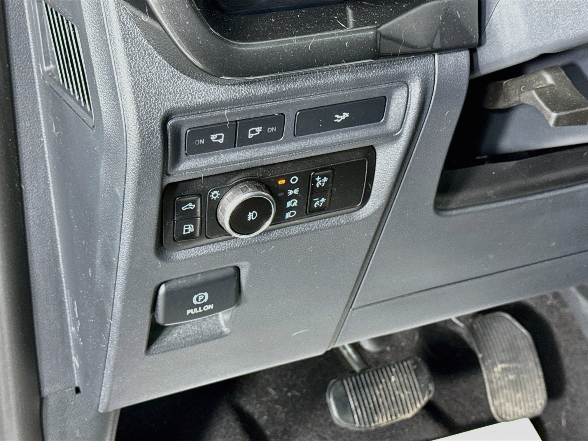 Used 2023 Agate Black Metallic Ford XLT image 10