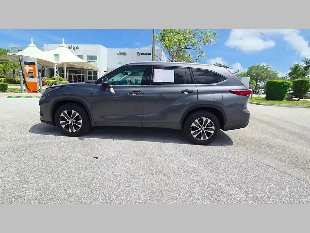 Used 2022 Magnetic Gray Metallic Toyota Hybrid XLE image 47