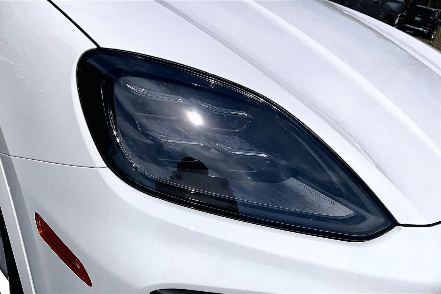 Used 2025 Carrara White Metallic Porsche  image 28