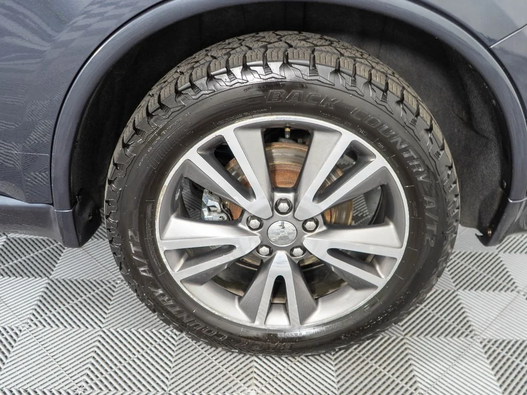 Used 2013 Gray Dodge SXT image 25
